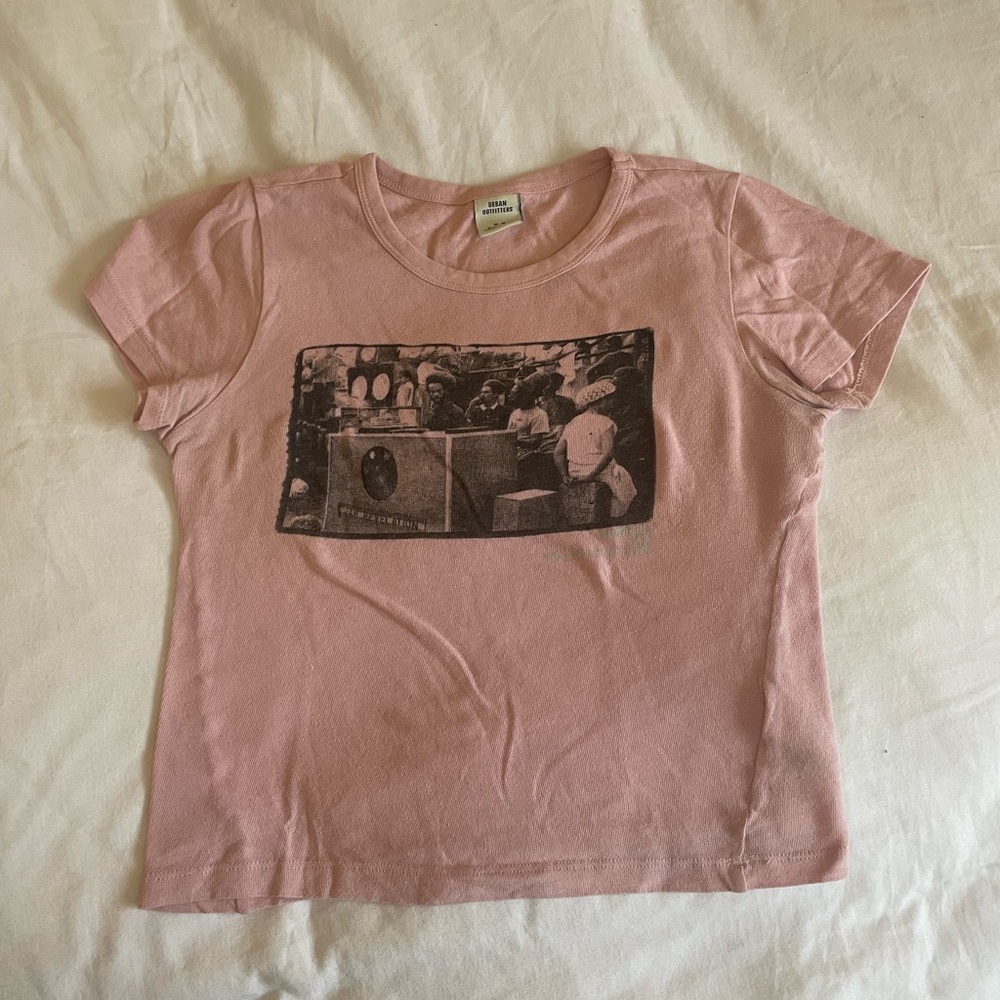 UO pink graphic tee
